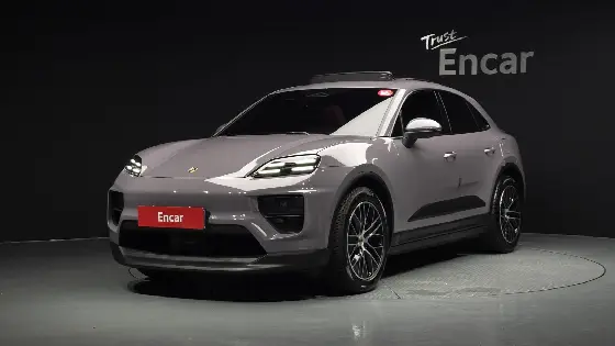 2025 Porsche Macan Base 4