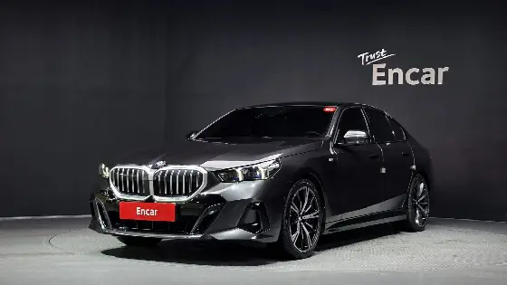 2025 BMW 5-Series 530i xDrive M Sport