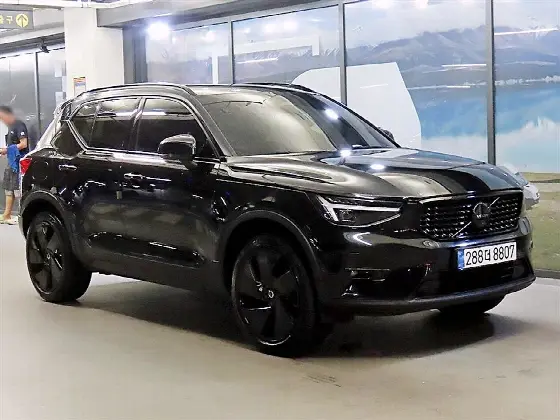 2024 Volvo XC40 B4 Black Edition