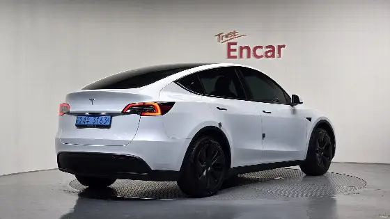 2024 Tesla Model Y RWD