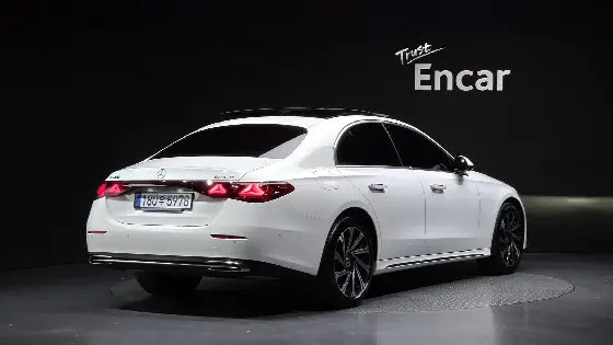 2025 Mercedes-Benz E-Class E300 4MATIC Exclusive