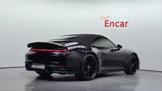 2020 Porsche 911 Carrera 4 Cabriolet
