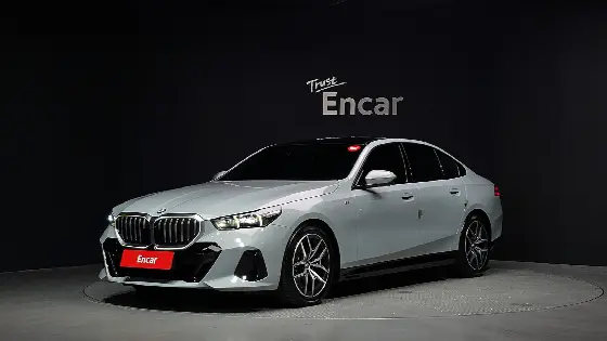 2024 BMW 5-Series 520i M Sport