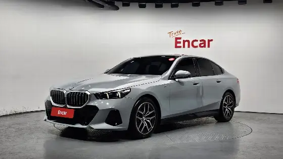 2024 BMW 5-Series 520i M Sport
