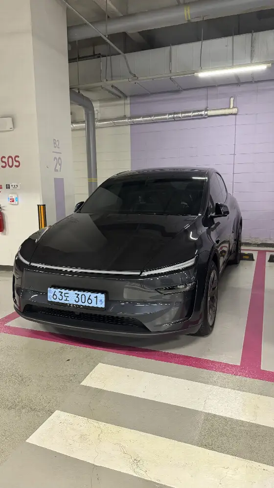 2026 Tesla Model Y L Long Range AWD
