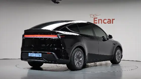 2026 Tesla Model Y L Long Range AWD