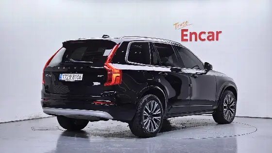 2021 Volvo XC90 B5 Momentum