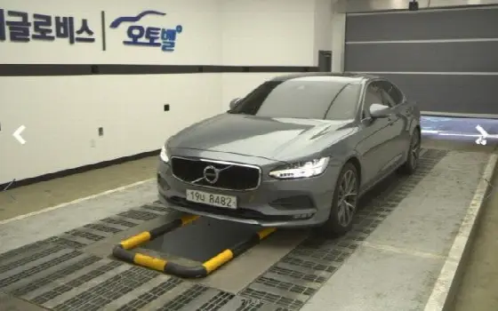 2017 Volvo S90 D5 AWD Momentum