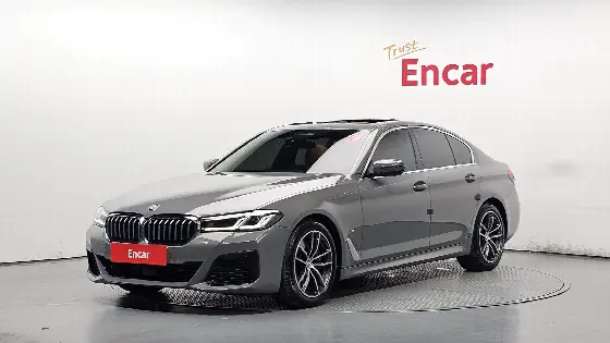 2022 BMW 5-Series 520i M Sport