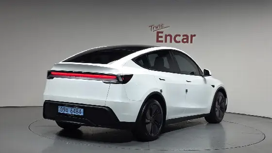 2025 Tesla Model Y RWD