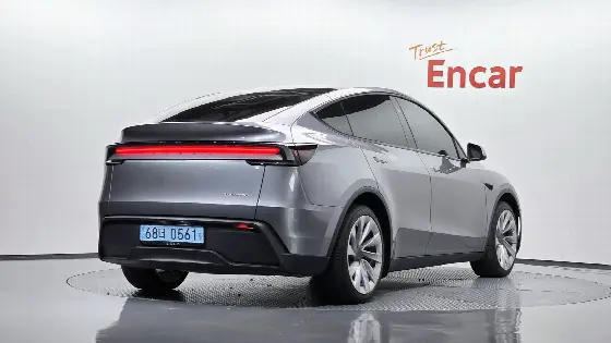 2025 Tesla Model Y Long Range AWD