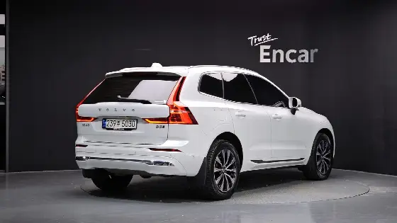 2023 Volvo XC60 B5 Ultimate Bright