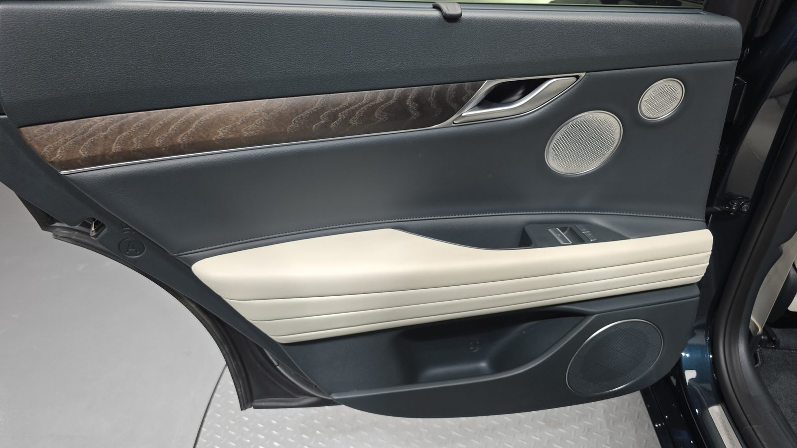 2023 Genesis G80