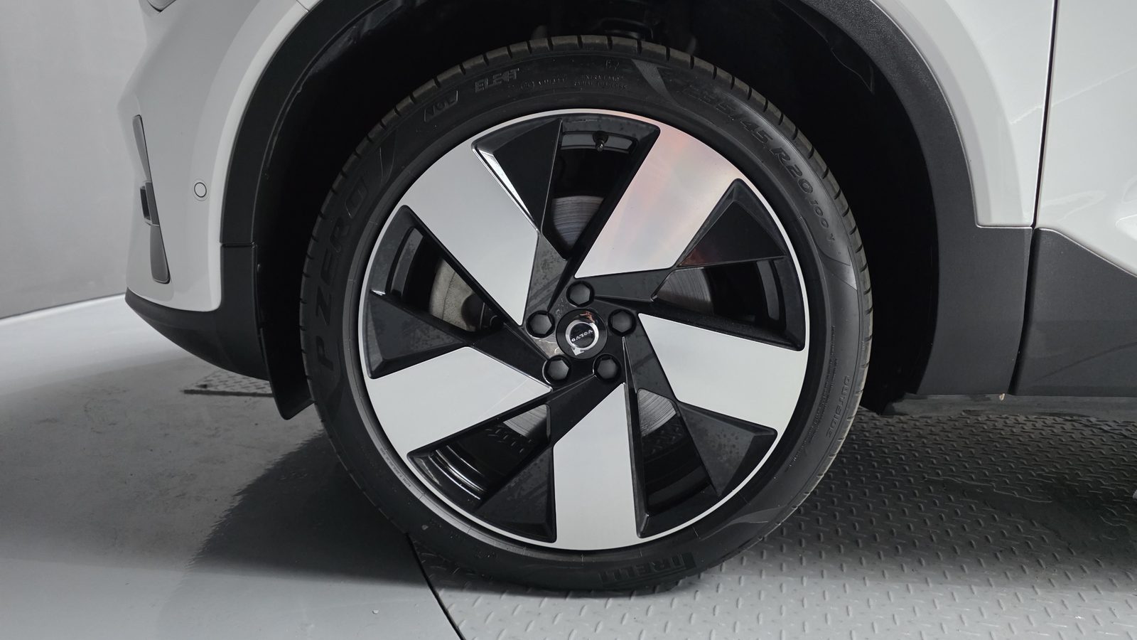 2023 Volvo C40