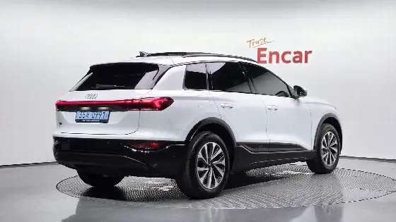 2025 Audi Q6 e-tron Performance