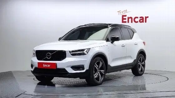 2020 Volvo XC40 B4 R-Design