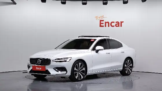 2024 Volvo S60 B5 Ultra Bright