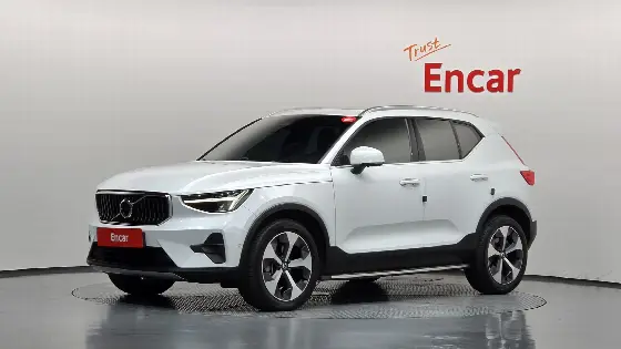 2022 Volvo XC40 B4 Ultimate Bright