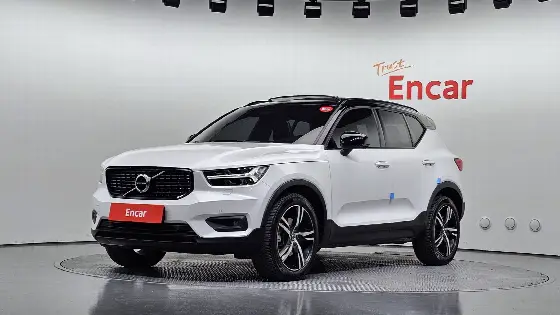 2020 Volvo XC40 B4 R-Design