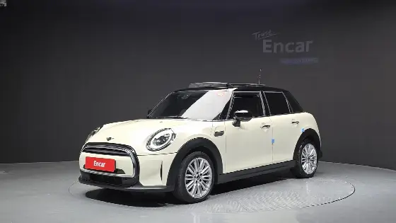 2022 Mini Cooper 5-Door Classic Plus